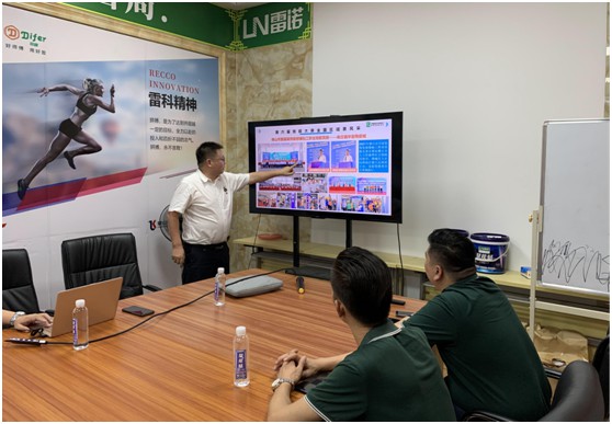 三只兔總裁韓軍一行蒞臨雷諾瓷磚膠參觀(guān)考察，初步達(dá)成合作意向