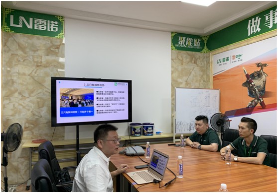 三只兔總裁韓軍一行蒞臨雷諾瓷磚膠參觀(guān)考察，初步達(dá)成合作意向