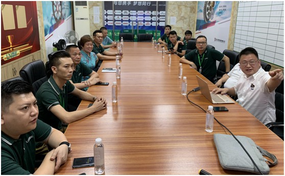 三只兔總裁韓軍一行蒞臨雷諾瓷磚膠參觀(guān)考察，初步達(dá)成合作意向