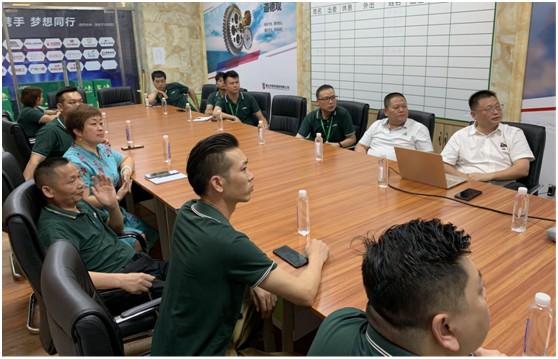 三只兔總裁韓軍一行蒞臨雷諾瓷磚膠參觀(guān)考察，初步達(dá)成合作意向