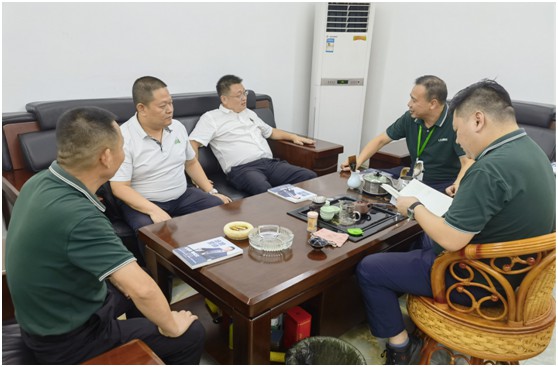 三只兔總裁韓軍一行蒞臨雷諾瓷磚膠參觀(guān)考察，初步達(dá)成合作意向